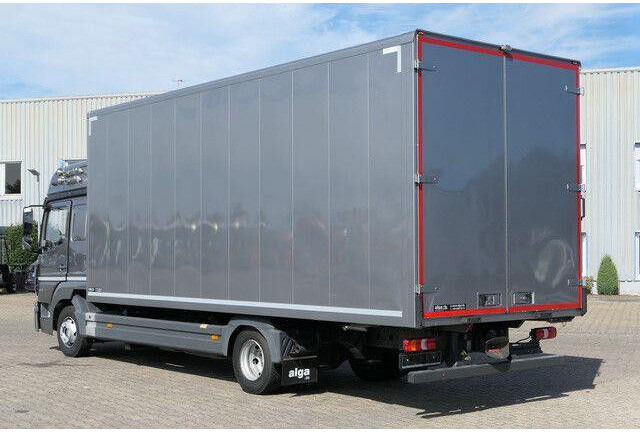 Mercedes-Benz 823 L Atego 4x2, Möbel, Filz, AHK, 2x Bett,Klima - Камион фургон: снимка 2 Mercedes-Benz 823 L Atego 4x2, Möbel, Filz, AHK, 2x Bett,Klima - Камион фургон: снимка 2