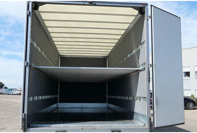 Mercedes-Benz 823 L Atego 4x2, Möbel, Filz, AHK, 2x Bett,Klima - Камион фургон: снимка 4 Mercedes-Benz 823 L Atego 4x2, Möbel, Filz, AHK, 2x Bett,Klima - Камион фургон: снимка 4