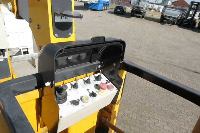 Автовишка Nissan 32.12 4x2, 11m Arbeitshöhe, Klima,3. Sitz: снимка 8