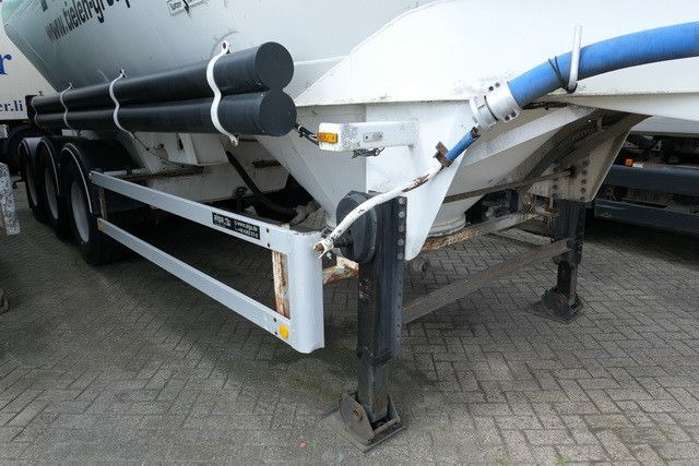 Spitzer SF 2737 PI, Zement, 37m³, Alu-Felgen, 1 Kammer - Цистерна за насипни товари: снимка 3 Spitzer SF 2737 PI, Zement, 37m³, Alu-Felgen, 1 Kammer - Цистерна за насипни товари: снимка 3