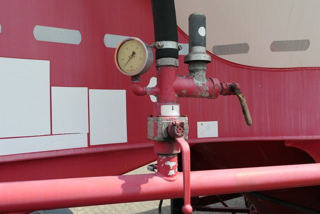 Spitzer SF 2739 / 2P, 39m³, Gelenkt, 2 Kammern, BPW, ZSA - Цистерна за насипни товари: снимка 3 Spitzer SF 2739 / 2P, 39m³, Gelenkt, 2 Kammern, BPW, ZSA - Цистерна за насипни товари: снимка 3