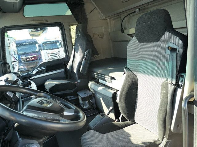 Влекач MAN 26.500 TGX XXL 6x2, Intarder, Klima, Schlafliege: снимка 12