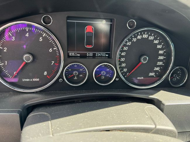 Volkswagen Touareg 3.2 V6/ GETRIEBESCHADEN /Motor läuft! - Джип: снимка 5 Volkswagen Touareg 3.2 V6/ GETRIEBESCHADEN /Motor läuft! - Джип: снимка 5
