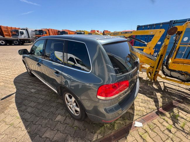 Volkswagen Touareg 3.2 V6/ GETRIEBESCHADEN /Motor läuft! - Джип: снимка 4 Volkswagen Touareg 3.2 V6/ GETRIEBESCHADEN /Motor läuft! - Джип: снимка 4