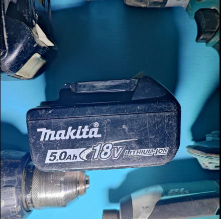 2x perceuses 18v MAKITA + Makita 18 Volt Tournevis à percussion - Строително оборудване: снимка 2 2x perceuses 18v MAKITA + Makita 18 Volt Tournevis à percussion - Строително оборудване: снимка 2