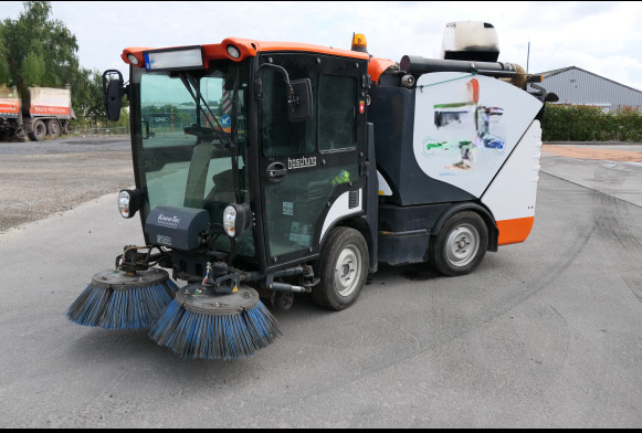 Camion balayeuse articulé Boschung S2 - Мотометачна машина: снимка 2 Camion balayeuse articulé Boschung S2 - Мотометачна машина: снимка 2