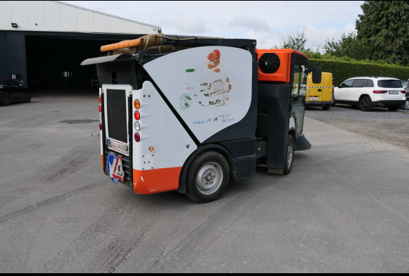 Camion balayeuse articulé Boschung S2 - Мотометачна машина: снимка 4 Camion balayeuse articulé Boschung S2 - Мотометачна машина: снимка 4