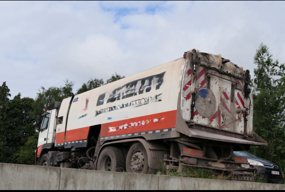 Camion balayeuse de voirie Volvo - Мотометачна машина: снимка 4 Camion balayeuse de voirie Volvo - Мотометачна машина: снимка 4