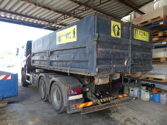 Camion porte container avec grue MAN TGA MH 26 FD (2005-455.395 km)(WMAH09ZZ96M427264) - Контейнеровоз/ Сменна каросерия камион: снимка 3 Camion porte container avec grue MAN TGA MH 26 FD (2005-455.395 km)(WMAH09ZZ96M427264) - Контейнеровоз/ Сменна каросерия камион: снимка 3