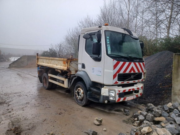 Camion tri benne Volvo FLL 42 12N2 5.0 (2009-88.795 km) - Бордови камион: снимка 1 Camion tri benne Volvo FLL 42 12N2 5.0 (2009-88.795 km) - Бордови камион: снимка 1