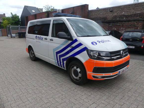 Camionnette, combi de police Volkswagen (2019-243.344 km) - Лек автомобил: снимка 2 Camionnette, combi de police Volkswagen (2019-243.344 km) - Лек автомобил: снимка 2