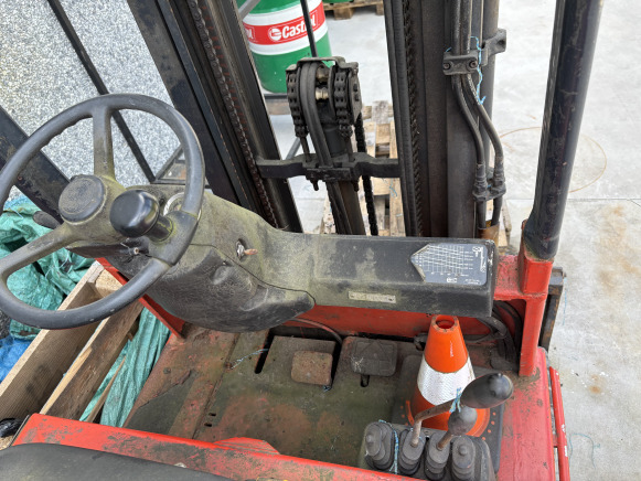Chariot à mât rétractable LINDE E-15 - Електрокар: снимка 3 Chariot à mât rétractable LINDE E-15 - Електрокар: снимка 3