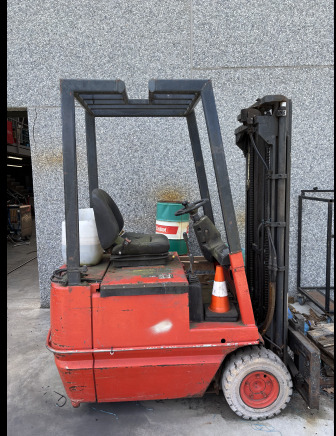 Chariot à mât rétractable LINDE E-15 - Електрокар: снимка 1 Chariot à mât rétractable LINDE E-15 - Електрокар: снимка 1