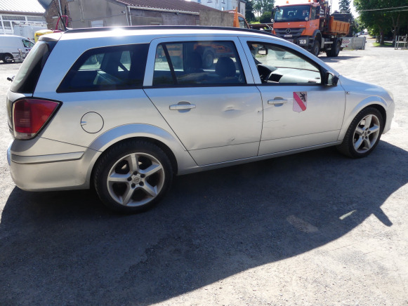 REF:TRF008 - Voiture Opel Astra break (2005-158.167 km) - Друга техника: снимка 5 REF:TRF008 - Voiture Opel Astra break (2005-158.167 km) - Друга техника: снимка 5