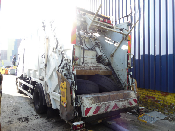 REF:1387 - Camion poubelle Renault Midlum 270DXI (2011-189.728 km) - Боклукчийска кола: снимка 4 REF:1387 - Camion poubelle Renault Midlum 270DXI (2011-189.728 km) - Боклукчийска кола: снимка 4