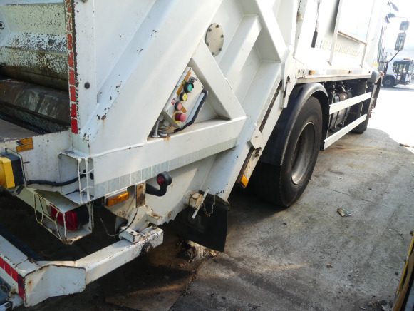 REF:8490 - Camion poubelle Renault Access (2014-236.794 km) - Боклукчийска кола: снимка 4 REF:8490 - Camion poubelle Renault Access (2014-236.794 km) - Боклукчийска кола: снимка 4