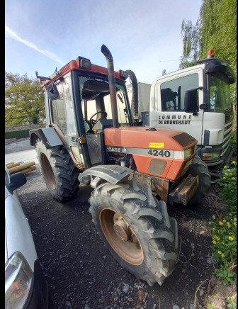 Tracteur Case International 4240XLA - Трактор: снимка 2 Tracteur Case International 4240XLA - Трактор: снимка 2