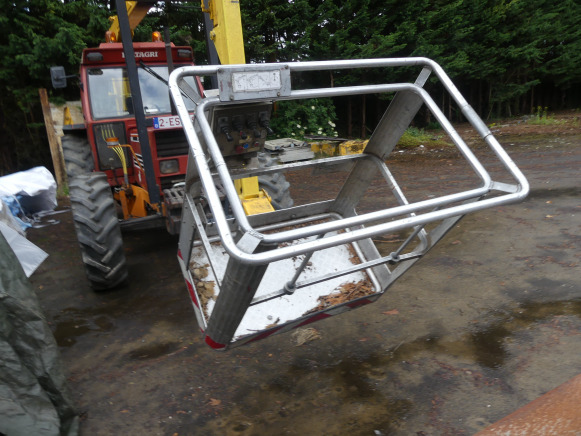 Tracteur agricole avec nacelle Fiatagri (New Holland) 110-90 DT - Трактор: снимка 2 Tracteur agricole avec nacelle Fiatagri (New Holland) 110-90 DT - Трактор: снимка 2