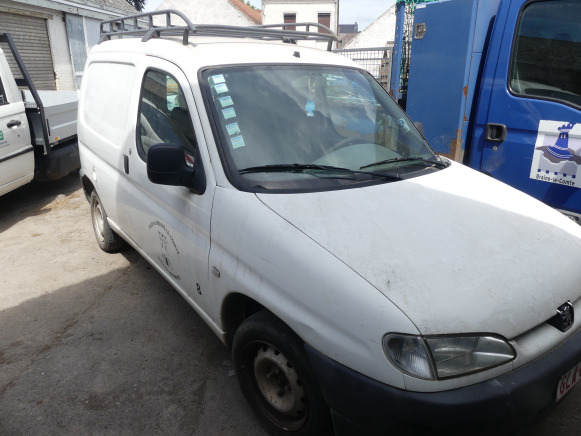 Utilitaire Peugeot Partner (1999-186.581 km) - Лек автомобил: снимка 1 Utilitaire Peugeot Partner (1999-186.581 km) - Лек автомобил: снимка 1