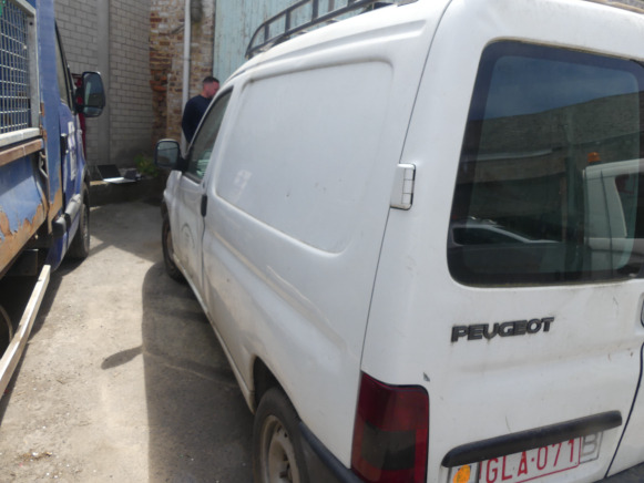 Utilitaire Peugeot Partner (1999-186.581 km) - Лек автомобил: снимка 5 Utilitaire Peugeot Partner (1999-186.581 km) - Лек автомобил: снимка 5