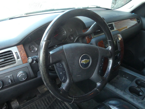 Voiture Chevrolet Suburban (2006-355.000 km) Numéro de châssis : 1GNFK16327J170092 - Kilométrage : 355000 - Бус с двойна кабина: снимка 5 Voiture Chevrolet Suburban (2006-355.000 km) Numéro de châssis : 1GNFK16327J170092 - Kilométrage : 355000 - Бус с двойна кабина: снимка 5
