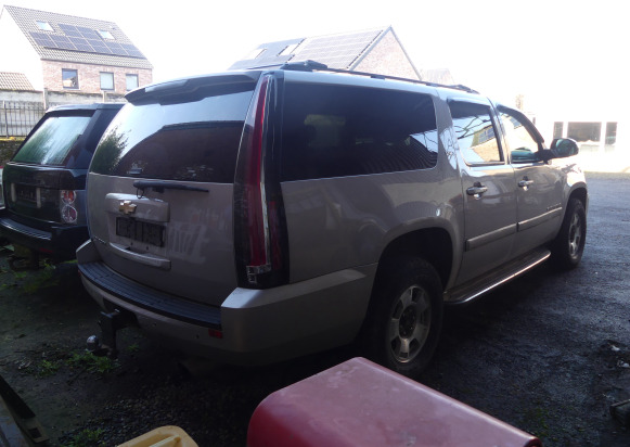 Voiture Chevrolet Suburban (2006-355.000 km) Numéro de châssis : 1GNFK16327J170092 - Kilométrage : 355000 - Бус с двойна кабина: снимка 3 Voiture Chevrolet Suburban (2006-355.000 km) Numéro de châssis : 1GNFK16327J170092 - Kilométrage : 355000 - Бус с двойна кабина: снимка 3