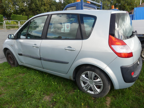 Voiture Renault Scenic 1.9 DCI - Лек автомобил: снимка 3 Voiture Renault Scenic 1.9 DCI - Лек автомобил: снимка 3