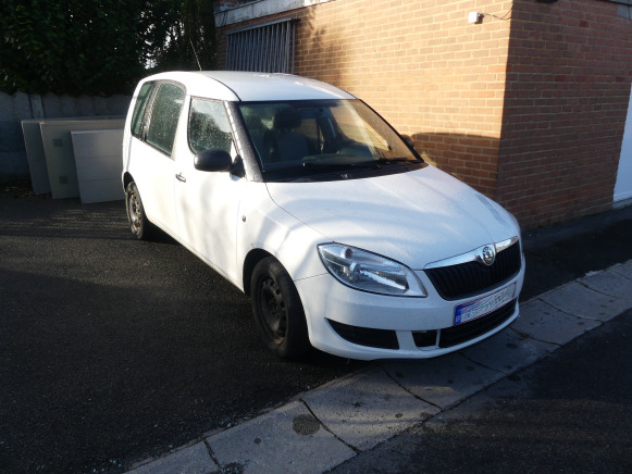 Voiture Skoda Roomster (2010-118.919 km) - Лек автомобил: снимка 2 Voiture Skoda Roomster (2010-118.919 km) - Лек автомобил: снимка 2