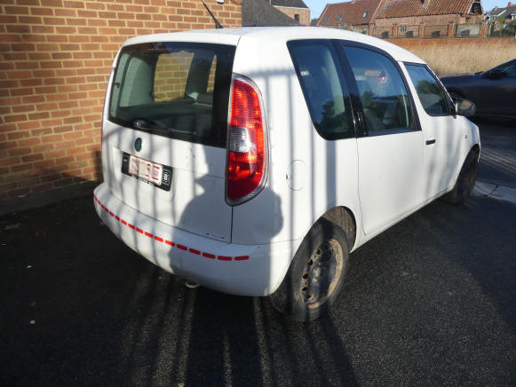 Voiture Skoda Roomster (2010-118.919 km) - Лек автомобил: снимка 3 Voiture Skoda Roomster (2010-118.919 km) - Лек автомобил: снимка 3
