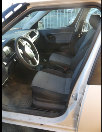Voiture Skoda Roomster (2010-118.919 km) - Лек автомобил: снимка 5 Voiture Skoda Roomster (2010-118.919 km) - Лек автомобил: снимка 5