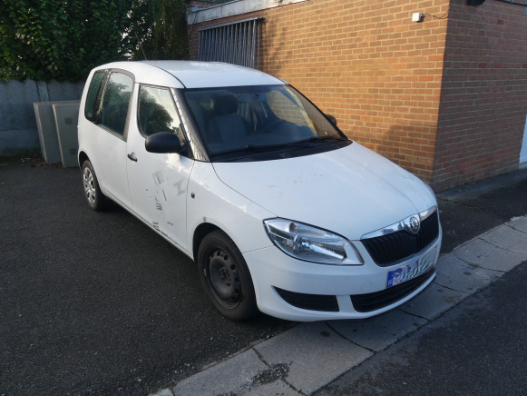 Voiture Skoda Roomster (2010-83.182 km) - Бус с двойна кабина: снимка 2 Voiture Skoda Roomster (2010-83.182 km) - Бус с двойна кабина: снимка 2