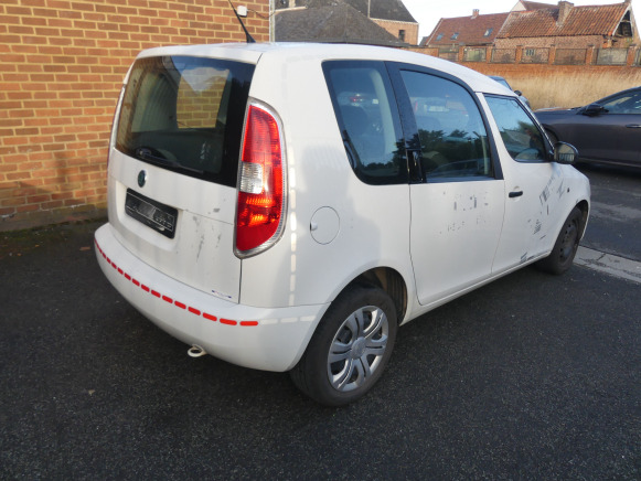 Voiture Skoda Roomster (2010-83.182 km) - Бус с двойна кабина: снимка 3 Voiture Skoda Roomster (2010-83.182 km) - Бус с двойна кабина: снимка 3