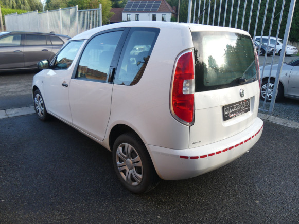 Voiture Skoda Roomster (2010-83.182 km) - Бус с двойна кабина: снимка 4 Voiture Skoda Roomster (2010-83.182 km) - Бус с двойна кабина: снимка 4