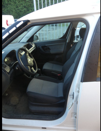 Voiture Skoda Roomster (2010-83.182 km) - Бус с двойна кабина: снимка 5 Voiture Skoda Roomster (2010-83.182 km) - Бус с двойна кабина: снимка 5