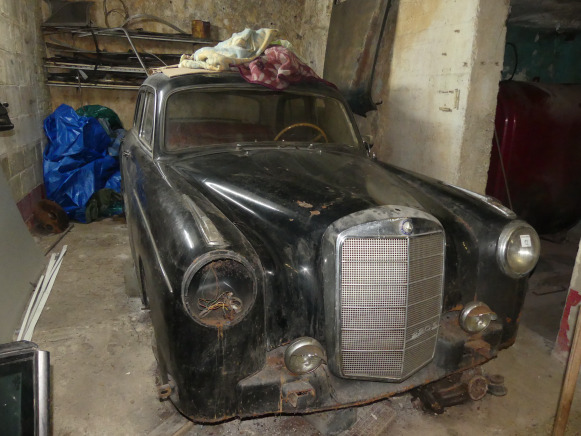 Voiture ancêtre Mercedes-Benz 220S Poton - Лек автомобил: снимка 2 Voiture ancêtre Mercedes-Benz 220S Poton - Лек автомобил: снимка 2