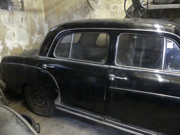 Voiture ancêtre Mercedes-Benz 220S Poton - Лек автомобил: снимка 5 Voiture ancêtre Mercedes-Benz 220S Poton - Лек автомобил: снимка 5