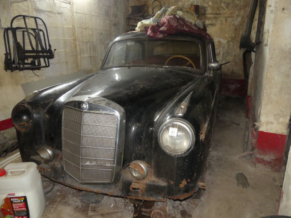 Voiture ancêtre Mercedes-Benz 220S Poton - Лек автомобил: снимка 1 Voiture ancêtre Mercedes-Benz 220S Poton - Лек автомобил: снимка 1