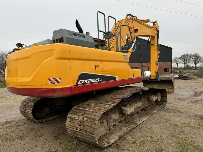 Doosan DX255LC-5 2015 10800 hr STRAIGHT FROM WORK ! DUTCH MACHINE ! - Верижен багер: снимка 4 Doosan DX255LC-5 2015 10800 hr STRAIGHT FROM WORK ! DUTCH MACHINE ! - Верижен багер: снимка 4