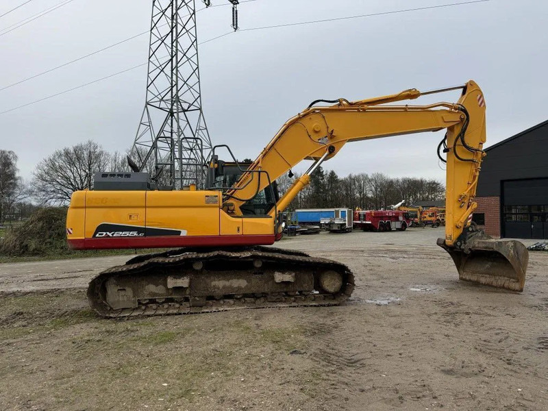 Doosan DX255LC-5 2015 10800 hr STRAIGHT FROM WORK ! DUTCH MACHINE ! - Верижен багер: снимка 5 Doosan DX255LC-5 2015 10800 hr STRAIGHT FROM WORK ! DUTCH MACHINE ! - Верижен багер: снимка 5