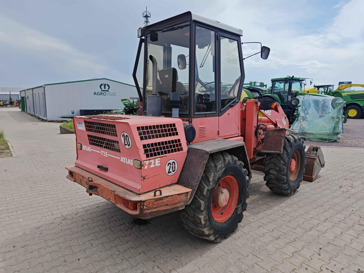 Atlas 72E - Колесен товарач: снимка 5 Atlas 72E - Колесен товарач: снимка 5