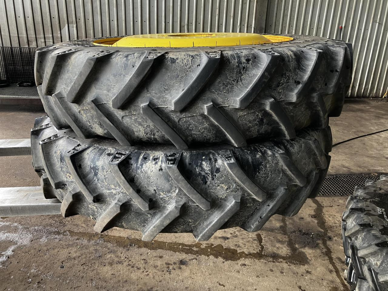 BKT 270/95R32 - Гума за Селскостопанска техника: снимка 1 BKT 270/95R32 - Гума за Селскостопанска техника: снимка 1