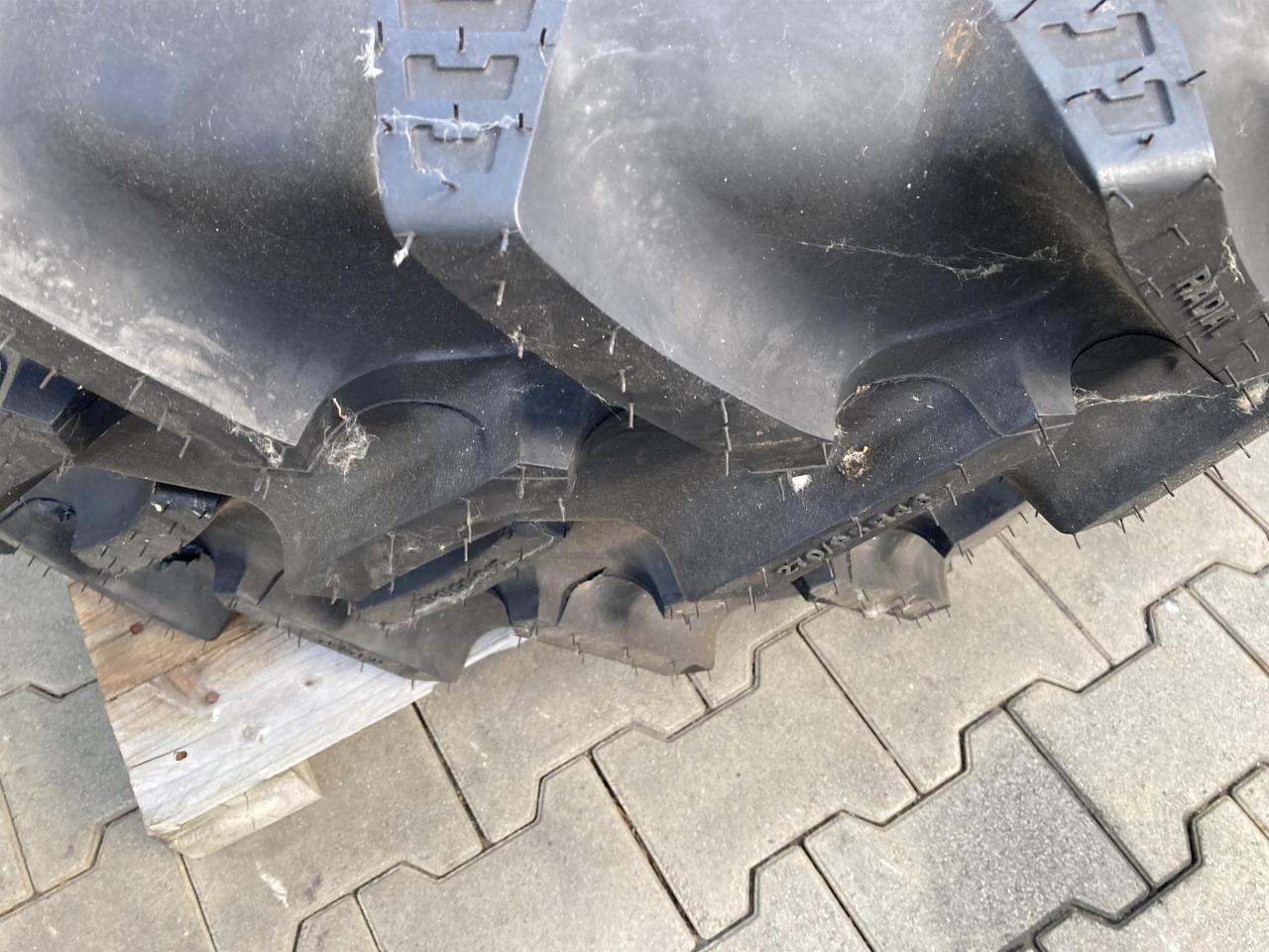 BKT 270/95R46 - Гума за Селскостопанска техника: снимка 3 BKT 270/95R46 - Гума за Селскостопанска техника: снимка 3