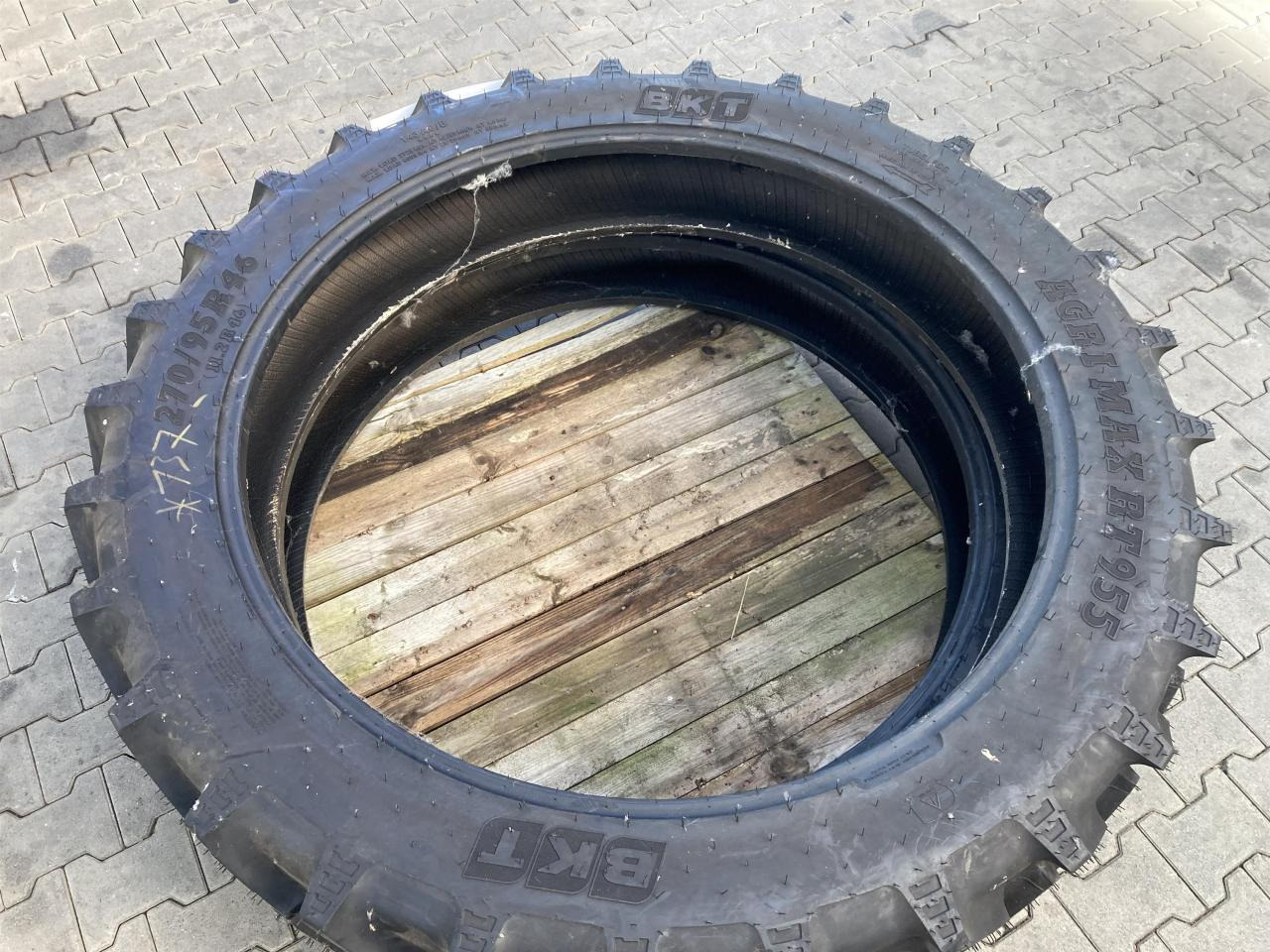 BKT 270/95R46 - Гума за Селскостопанска техника: снимка 2 BKT 270/95R46 - Гума за Селскостопанска техника: снимка 2