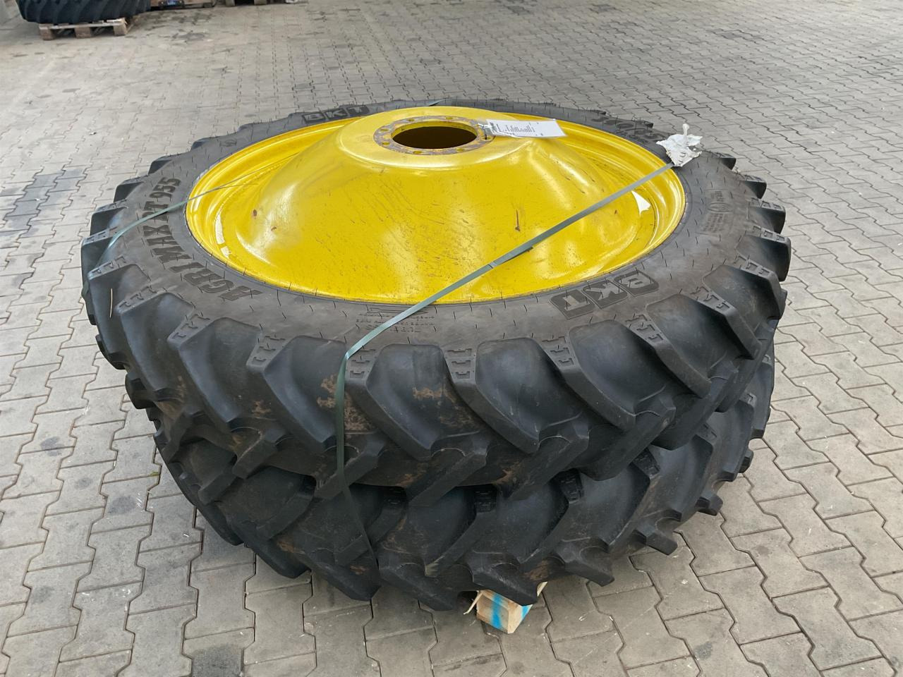 BKT 340/85R48 - Гума за Селскостопанска техника: снимка 1 BKT 340/85R48 - Гума за Селскостопанска техника: снимка 1
