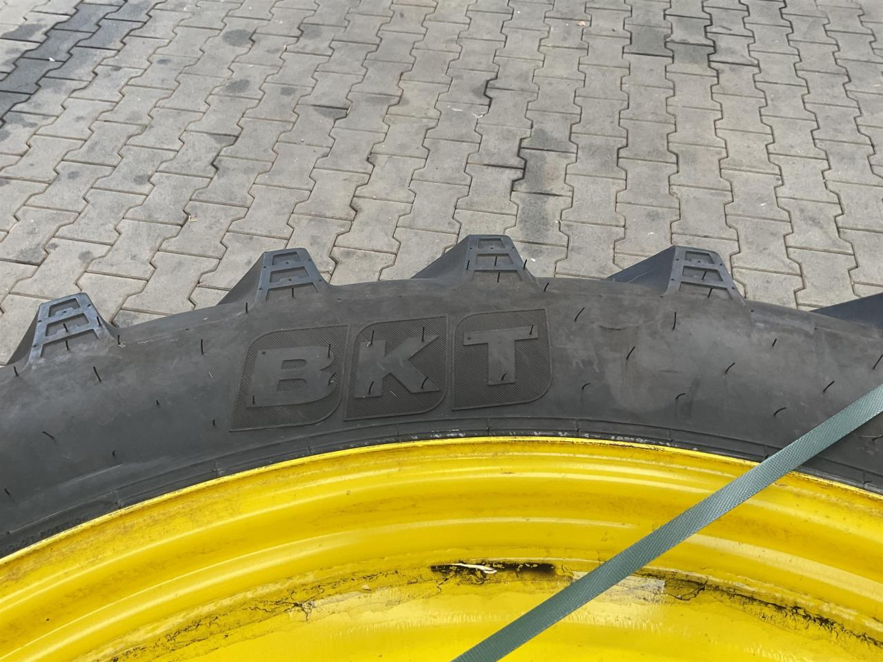 BKT 340/85R48 - Гума за Селскостопанска техника: снимка 4 BKT 340/85R48 - Гума за Селскостопанска техника: снимка 4