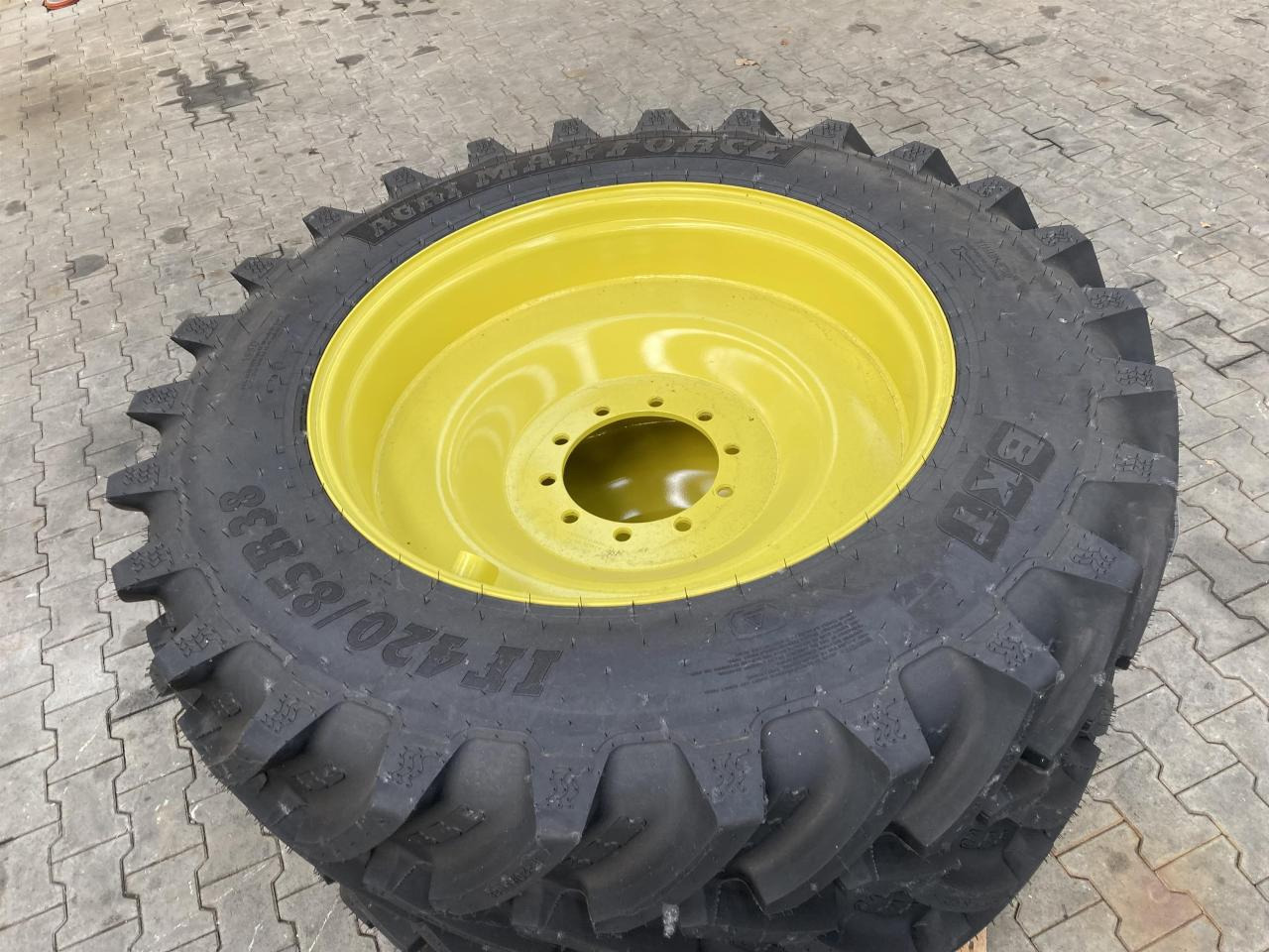 BKT 420/85R38 - Гума за Селскостопанска техника: снимка 3 BKT 420/85R38 - Гума за Селскостопанска техника: снимка 3