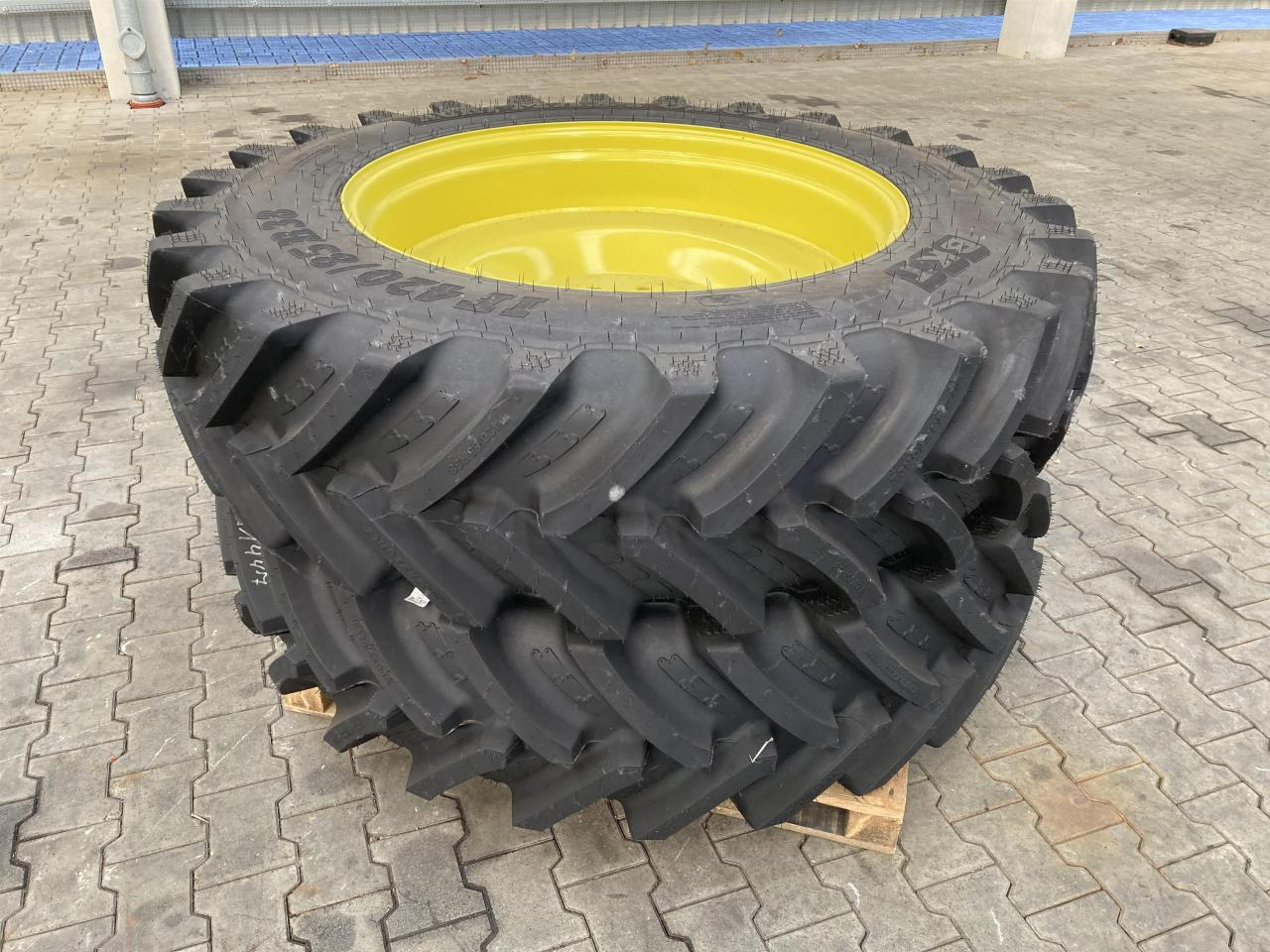 BKT 420/85R38 - Гума за Селскостопанска техника: снимка 1 BKT 420/85R38 - Гума за Селскостопанска техника: снимка 1