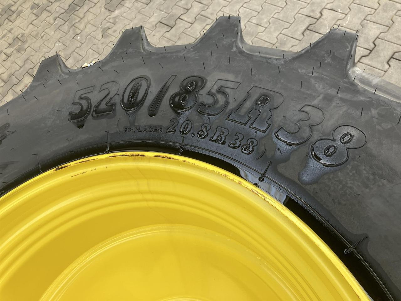 BKT 520/85R38 - Гума за Селскостопанска техника: снимка 2 BKT 520/85R38 - Гума за Селскостопанска техника: снимка 2