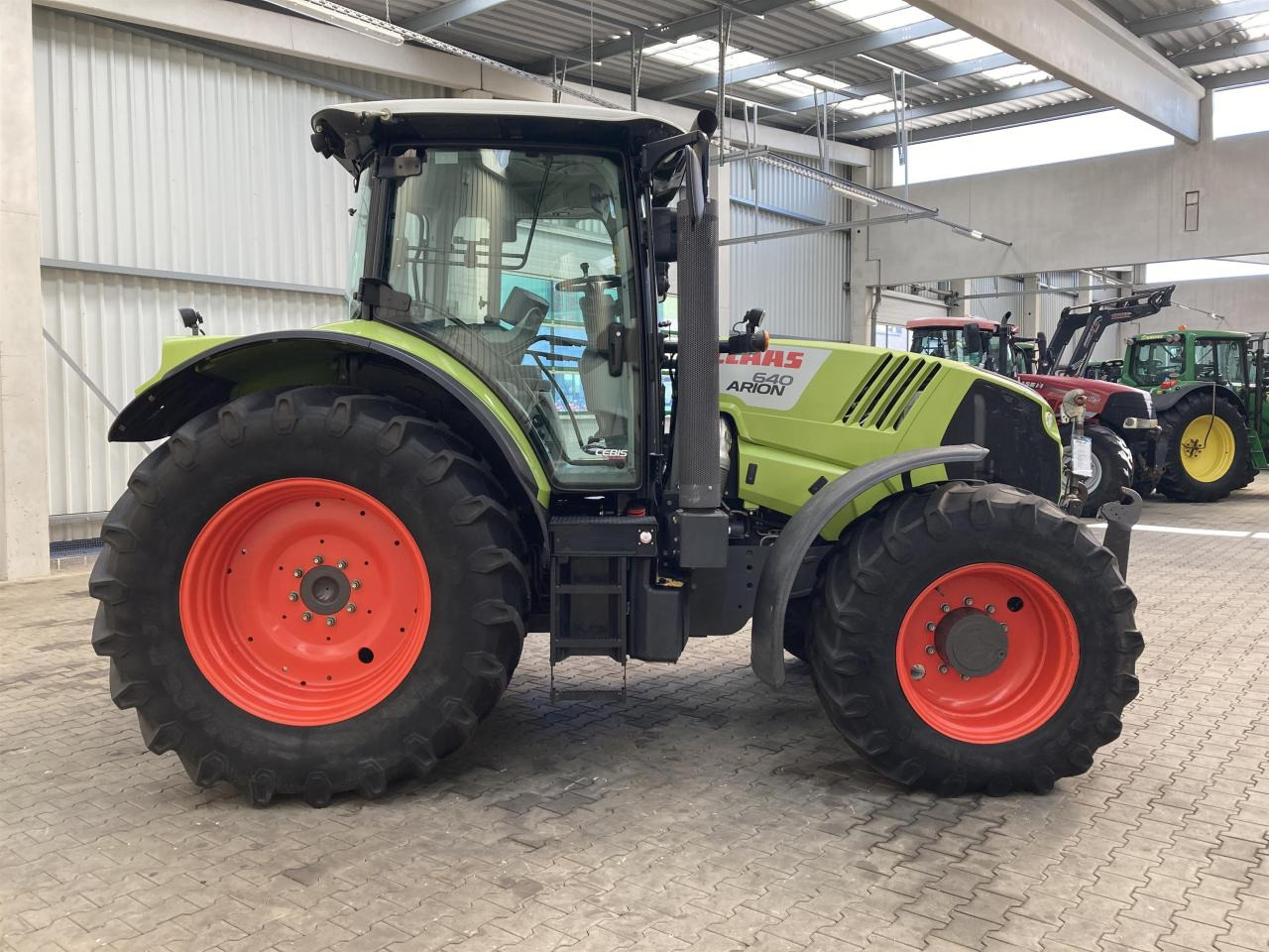 CLAAS Arion 640 - Трактор: снимка 5 CLAAS Arion 640 - Трактор: снимка 5
