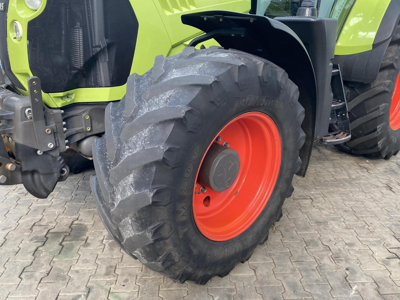 CLAAS Arion 640 - Трактор: снимка 2 CLAAS Arion 640 - Трактор: снимка 2